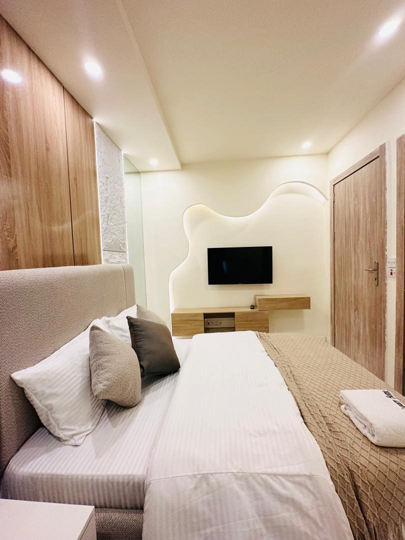 LUXURY 3 BEDROOM SERVICED APARTMENT IN IKATE