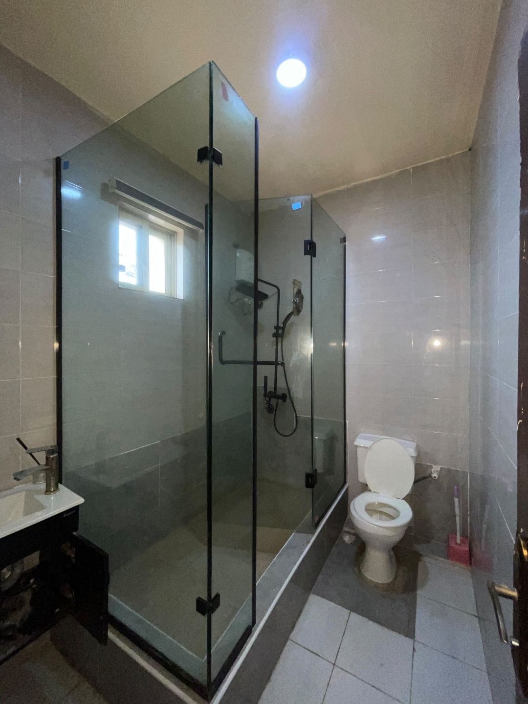 Serviced Mini Flat with Swimming Pool in Osapa London, Lekki