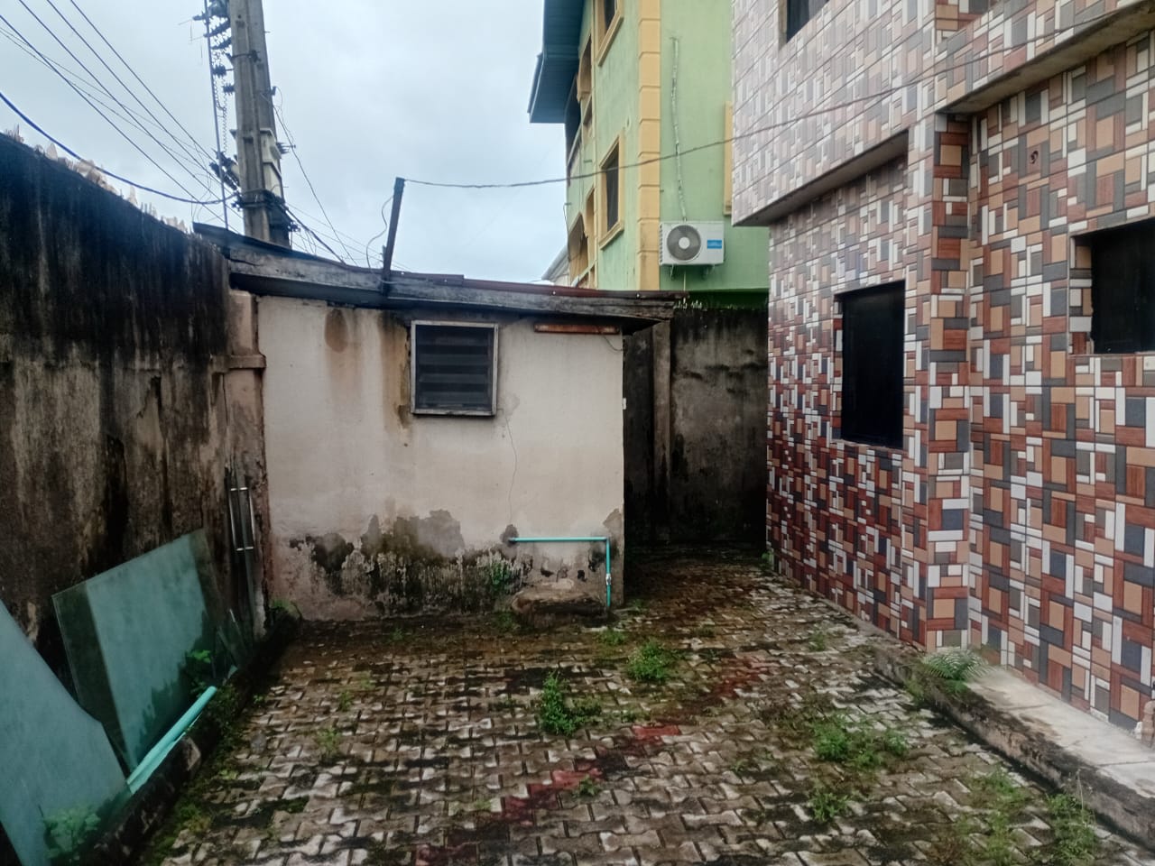 4 Units of 3 Bedroom Flats Plus Security House