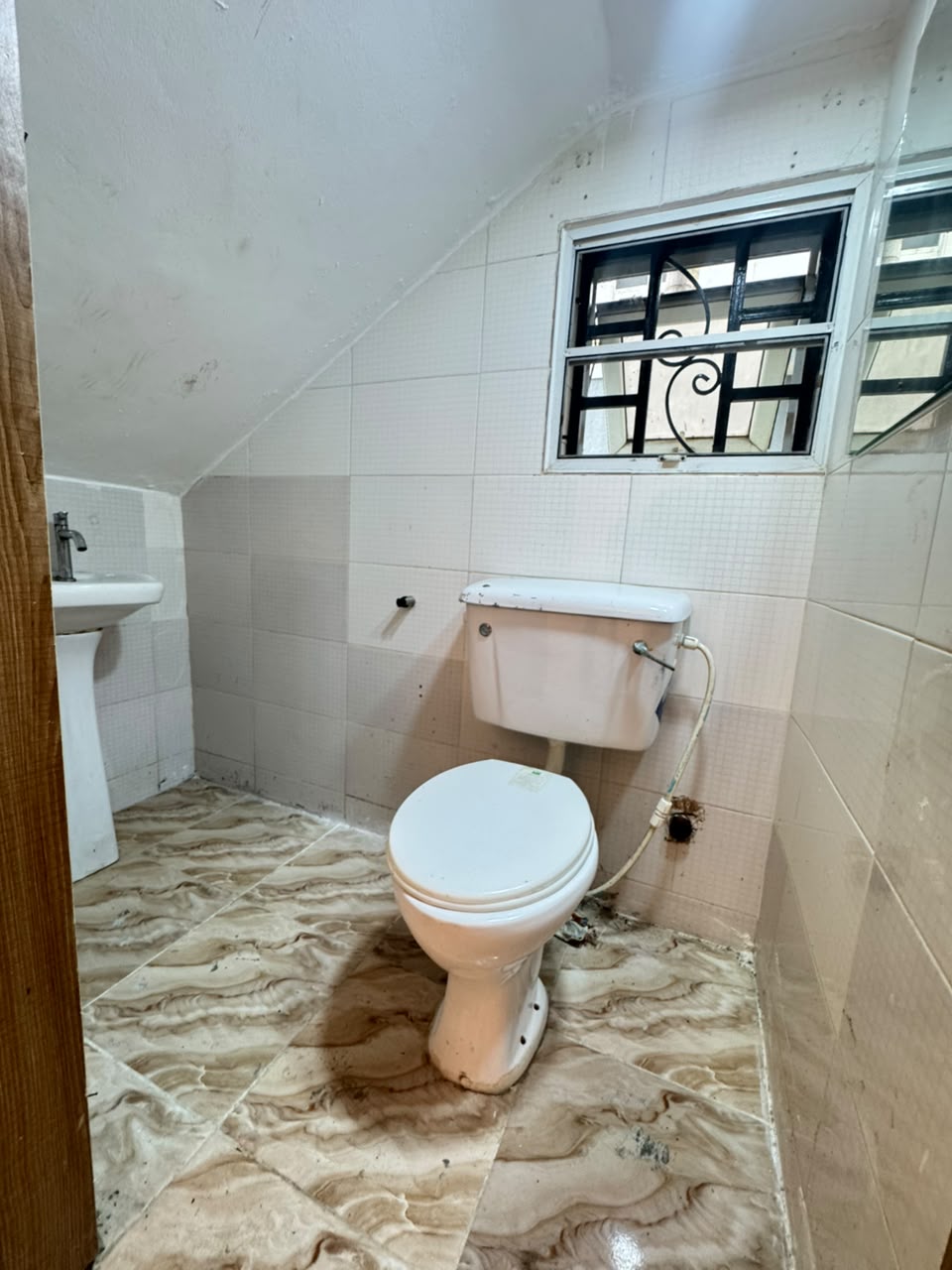 NICELY FINISHED 2 BEDROOM FLAT