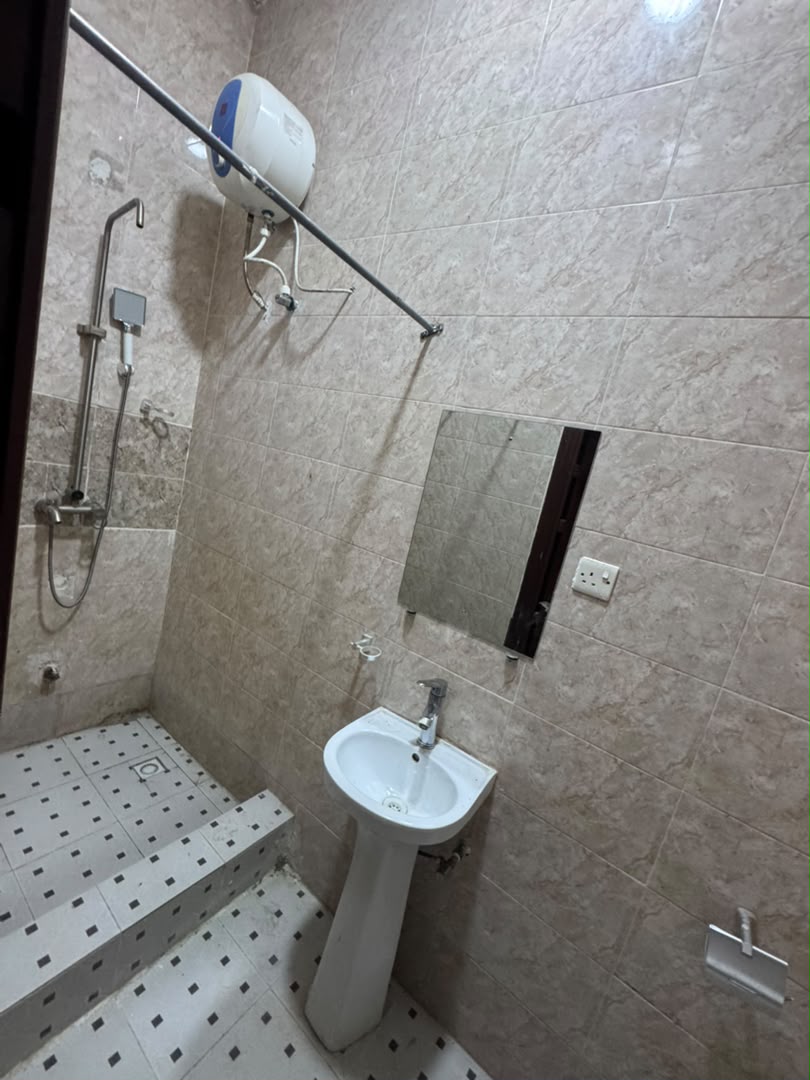 NICELY FINISHED 2 BEDROOM FLAT