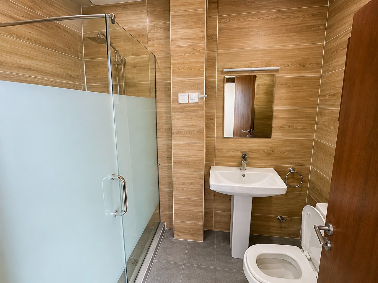 FOR RENT: SPACIOUS THREE BEDROOMS FLAT IN OGOMBO AJAH LAGOS