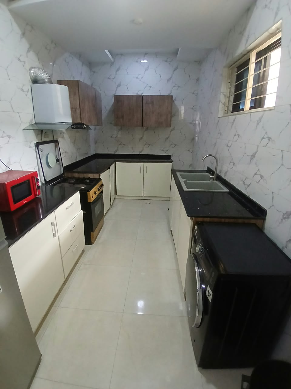 FULLY FURNISHED AND SERVICED 2 BEDROOM APARTMENT