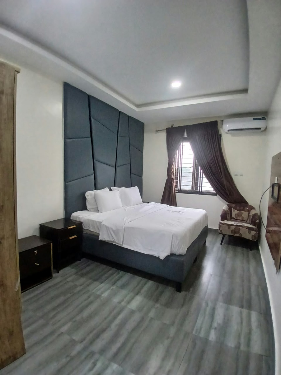 FULLY FURNISHED AND SERVICED 2 BEDROOM APARTMENT
