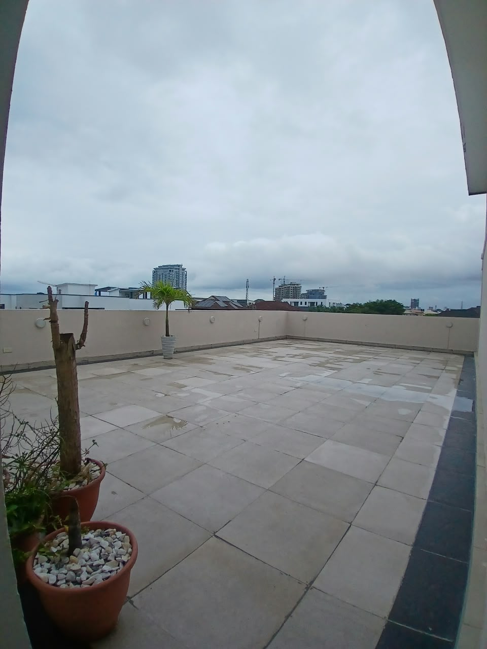 FULLY FURNISHED AND SERVICED 2 BEDROOM APARTMENT