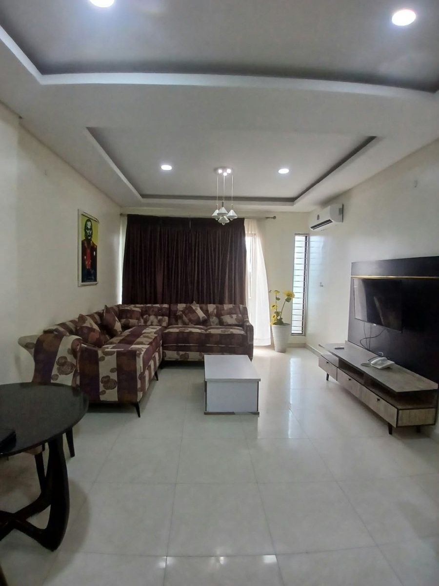 FULLY FURNISHED AND SERVICED 2 BEDROOM APARTMENT