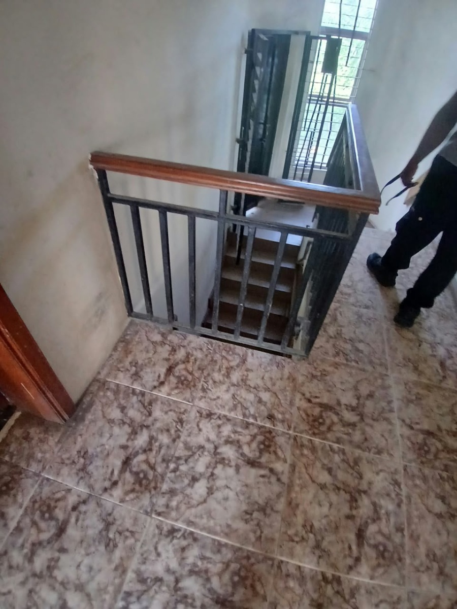 6 Bedroom Detached Duplex in Okera Nla, Off Ado Road, Ajah.