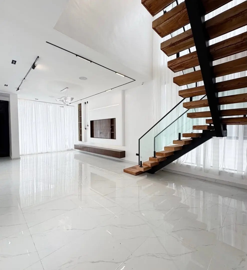 5 BEDROOM FULLY DETACHED DUPLEX WITH A 2 ROOM BQ AND POOL