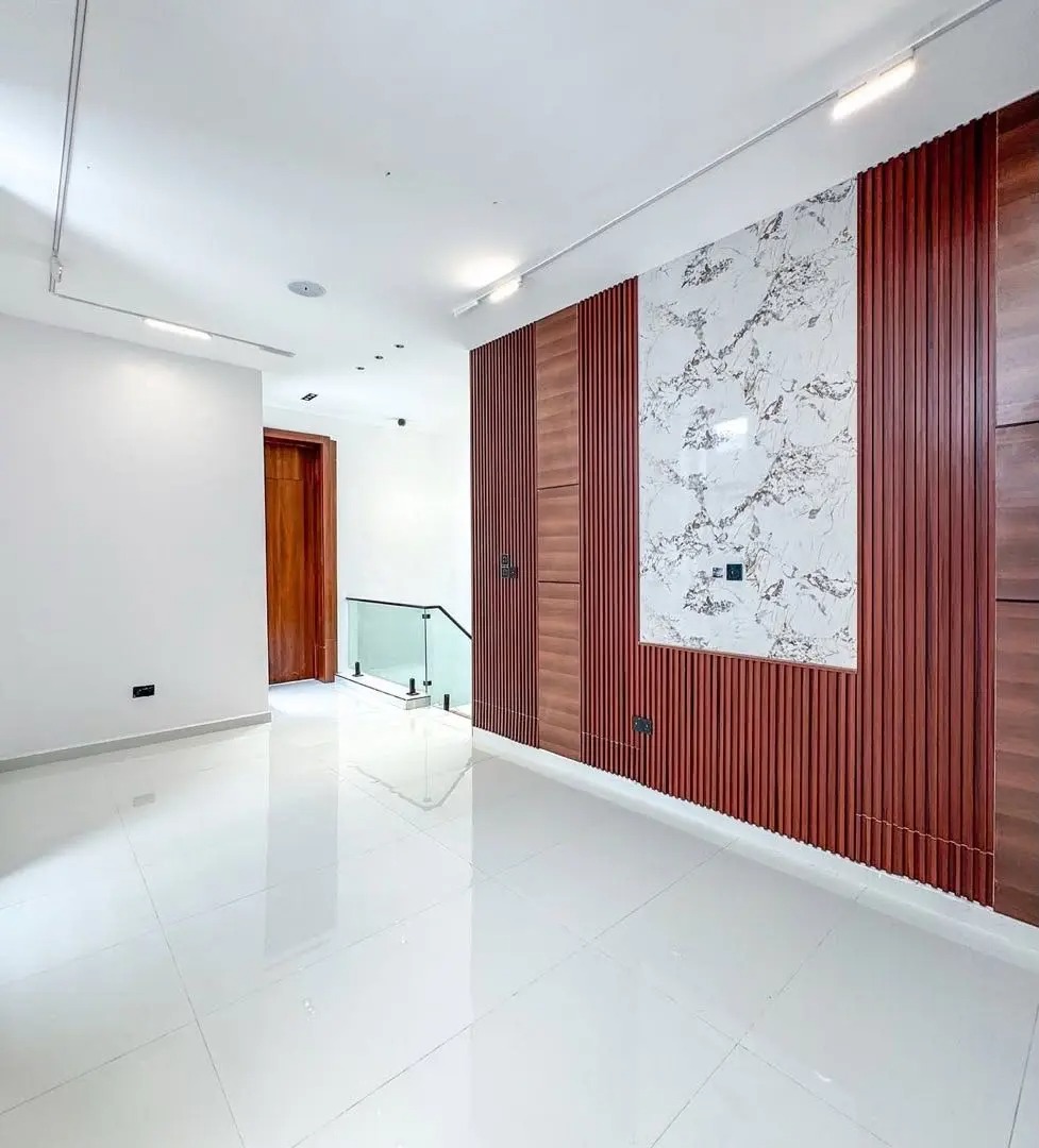 5 BEDROOM FULLY DETACHED DUPLEX WITH A 2 ROOM BQ AND POOL