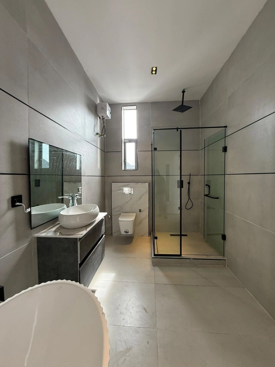 5 Bedroom Semi Detached Duplex