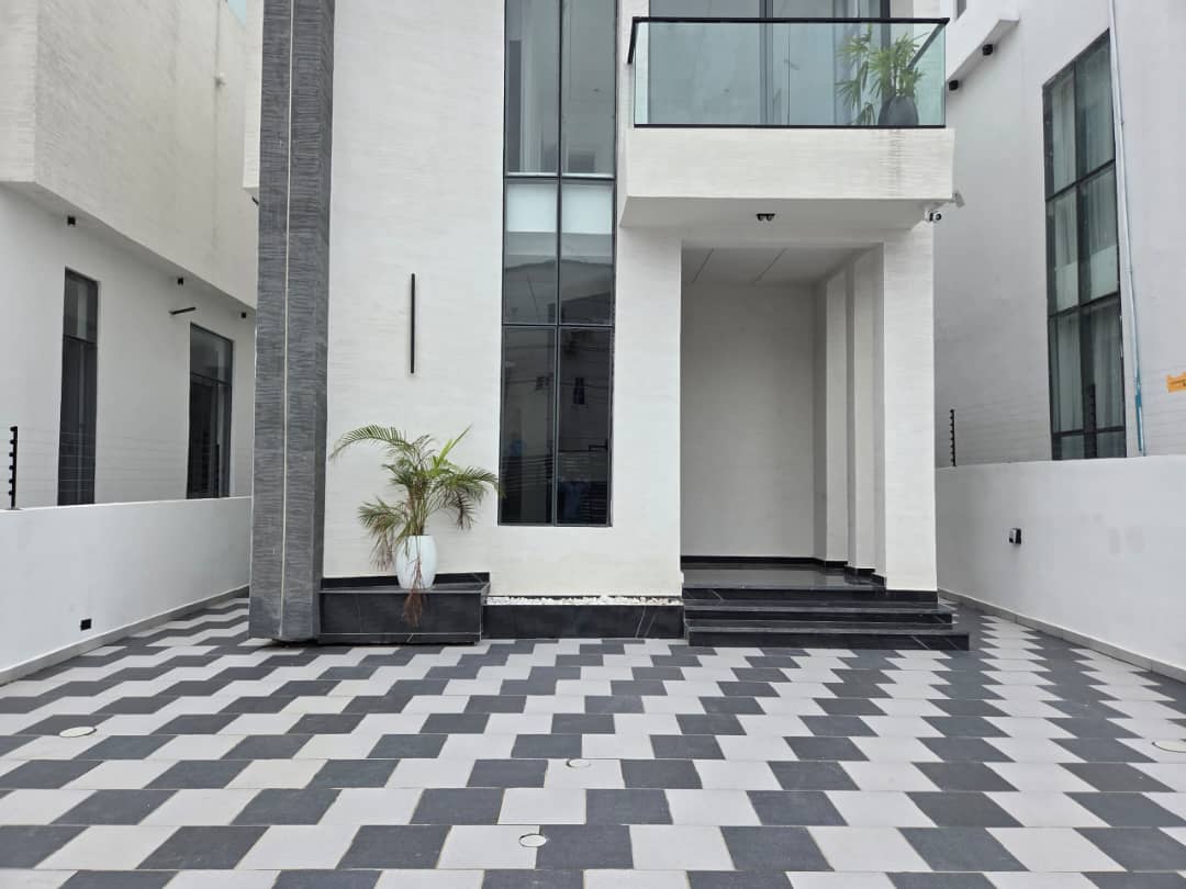 5 Bedroom Fully Detached Duplex