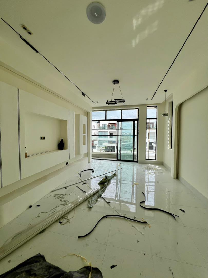 5 BEDROOM DETACHED HOME WITH POOL, CINEMA, GYM, ROOFTOP TERRACE AND BQ