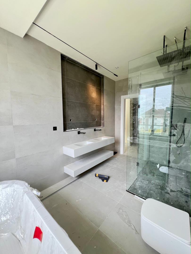 5 BEDROOM DETACHED HOME WITH POOL, CINEMA, GYM, ROOFTOP TERRACE AND BQ