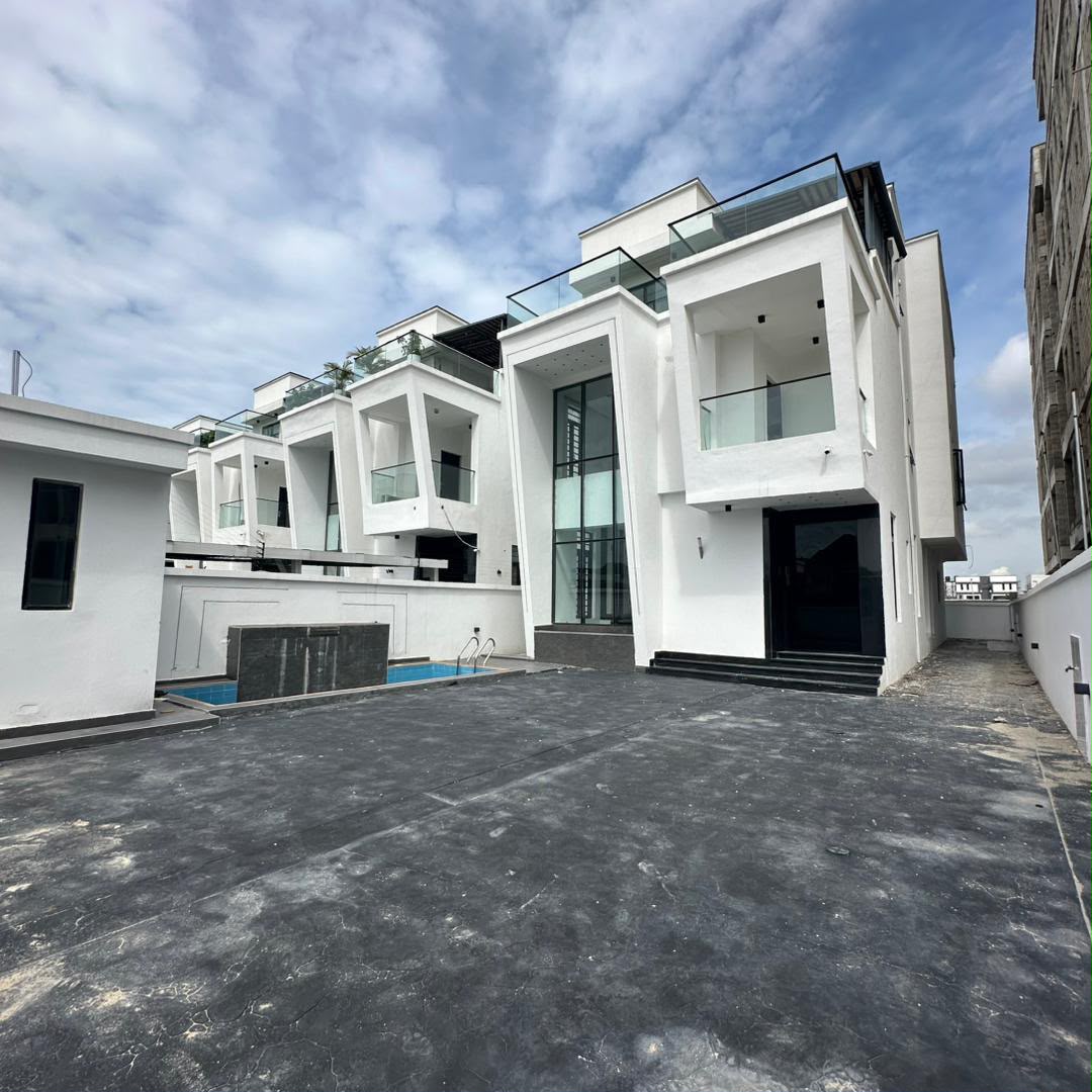 5 BEDROOM DETACHED HOME WITH POOL, CINEMA, GYM, ROOFTOP TERRACE AND BQ