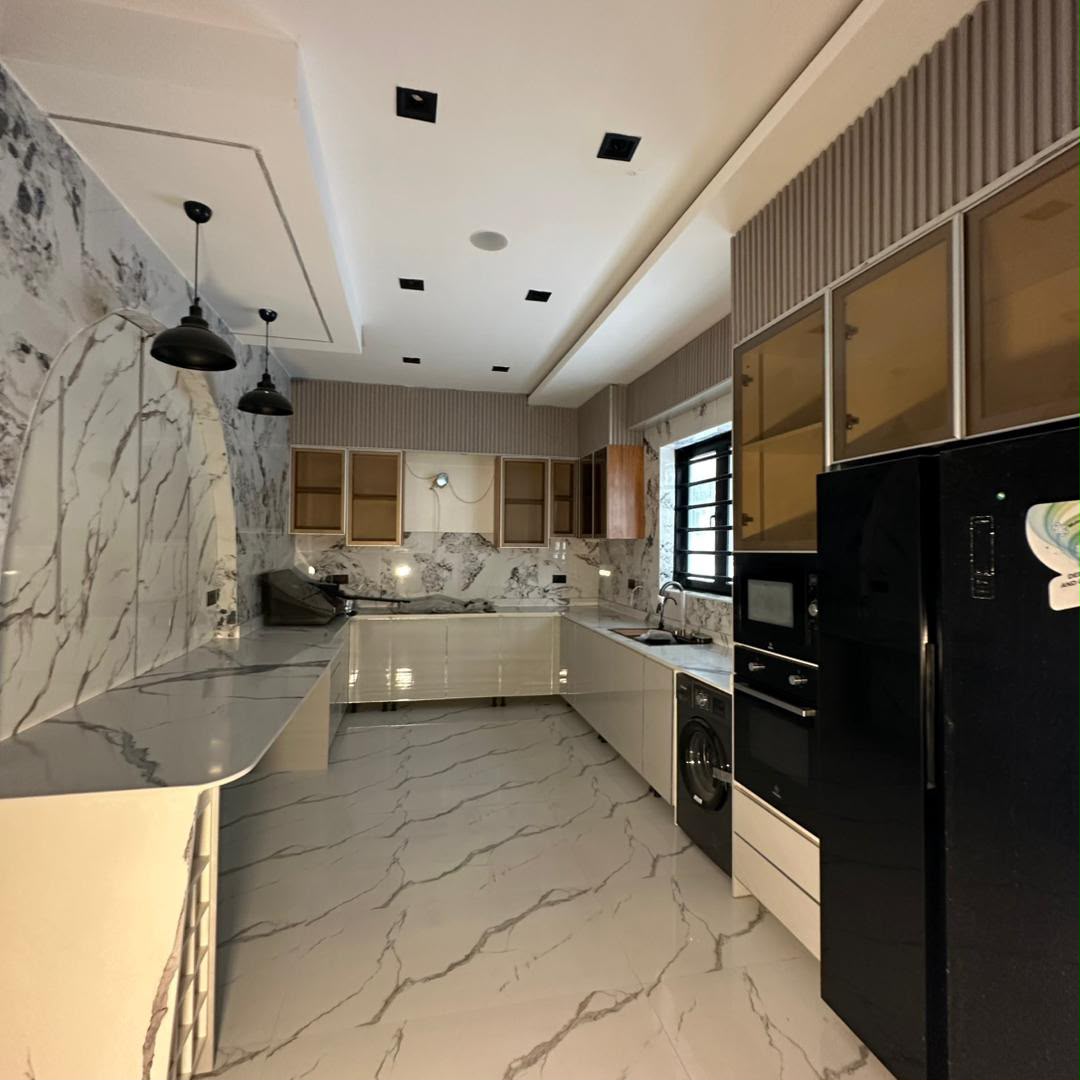 5 BEDROOM DETACHED HOME WITH POOL, CINEMA, GYM, ROOFTOP TERRACE AND BQ