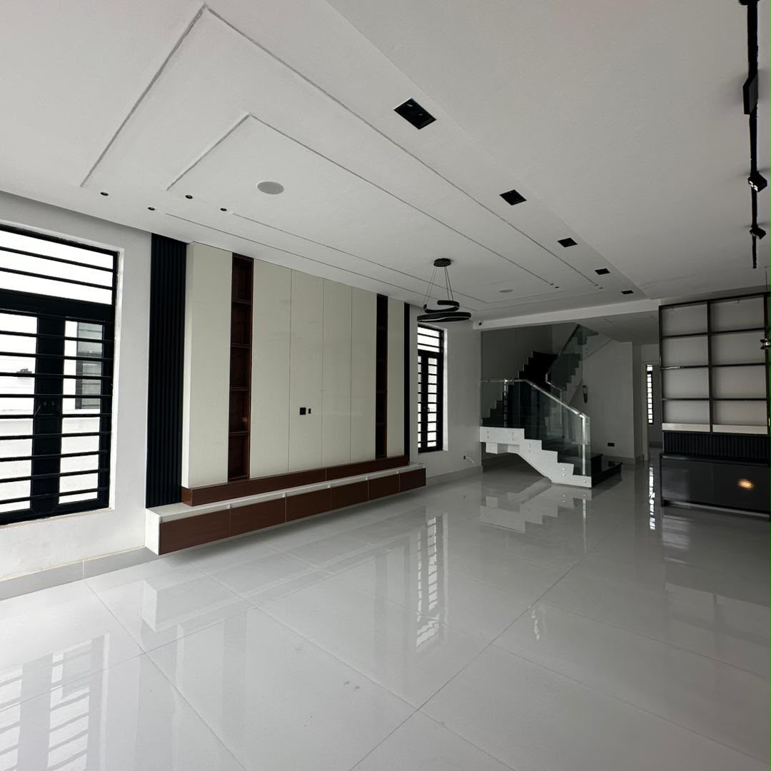 5 BEDROOM DETACHED HOME WITH POOL, CINEMA, GYM, ROOFTOP TERRACE AND BQ