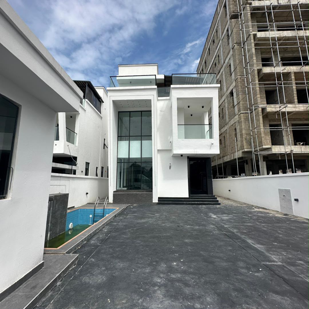 5 BEDROOM DETACHED HOME WITH POOL, CINEMA, GYM, ROOFTOP TERRACE AND BQ