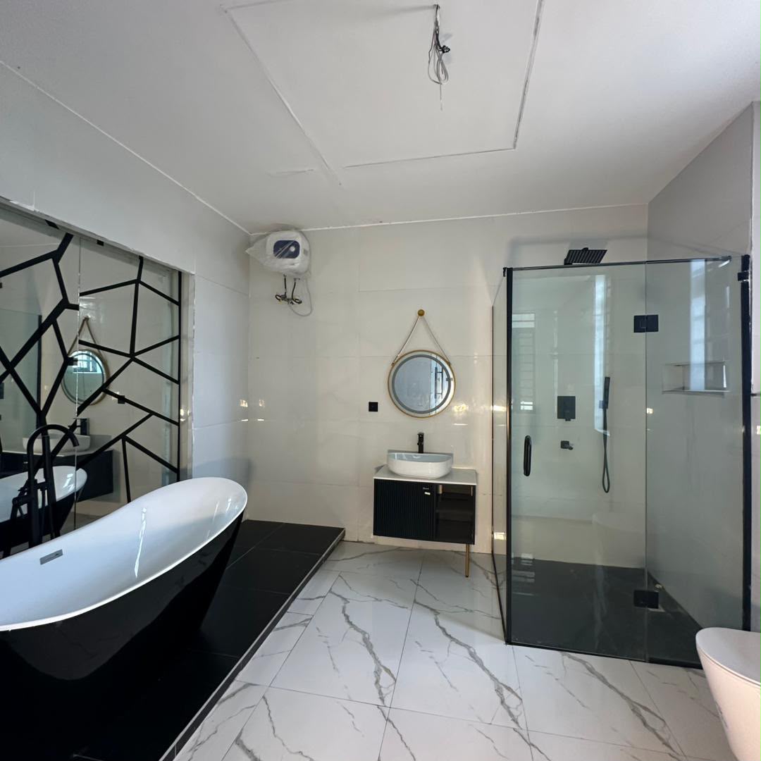 5 BEDROOM DETACHED HOME WITH POOL, CINEMA, GYM, ROOFTOP TERRACE AND BQ