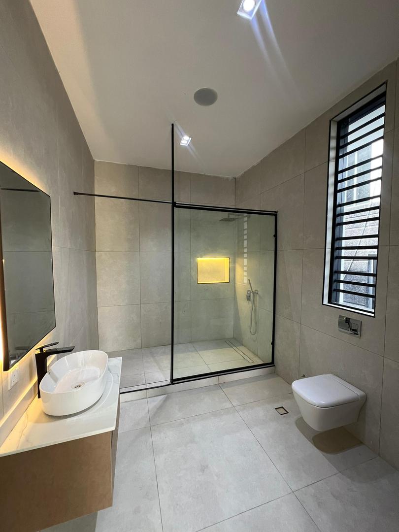 5 BEDROOM LUXURY HOME WITH CINEMA, ELEVATOR, SWIMMING POOL AND ROOFTOP TERRACE