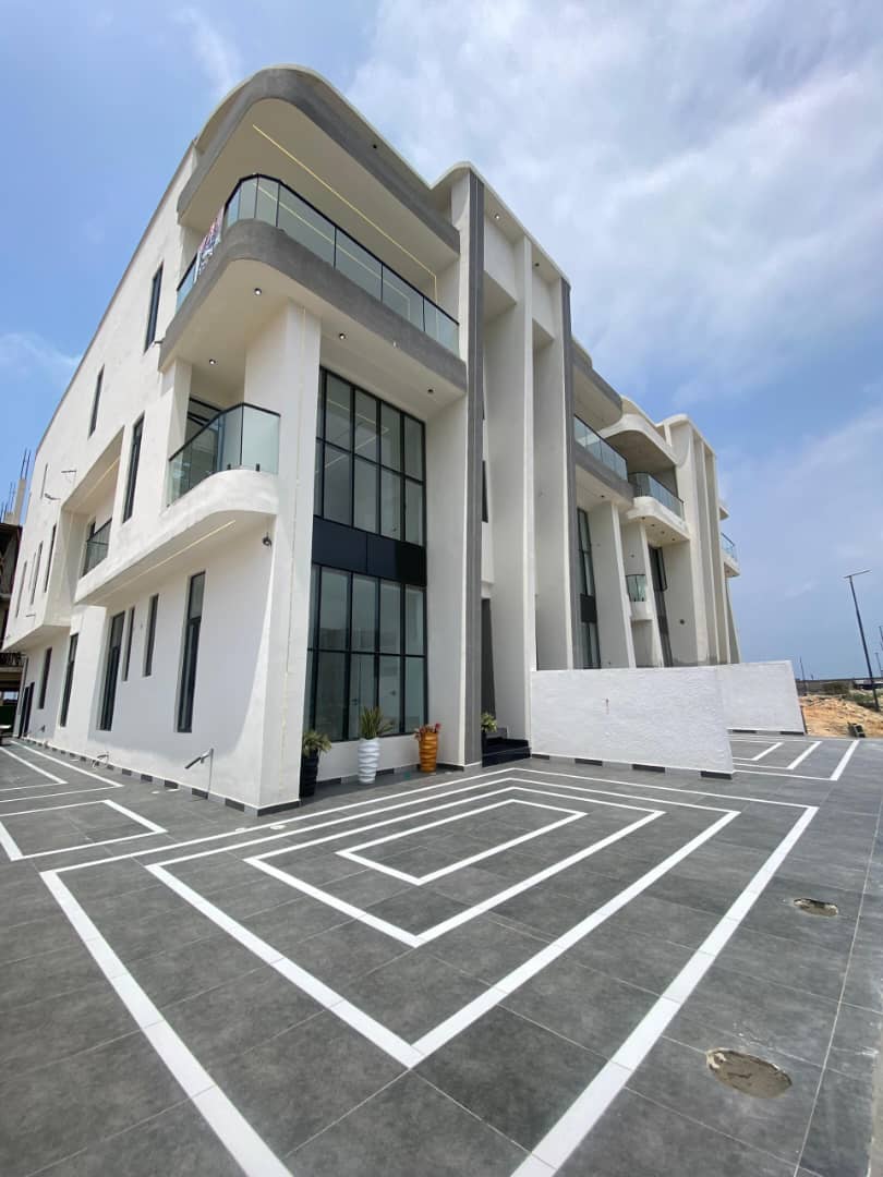 5 BEDROOM SEMI DETACHED DUPLEX WITH BQ AND POOL