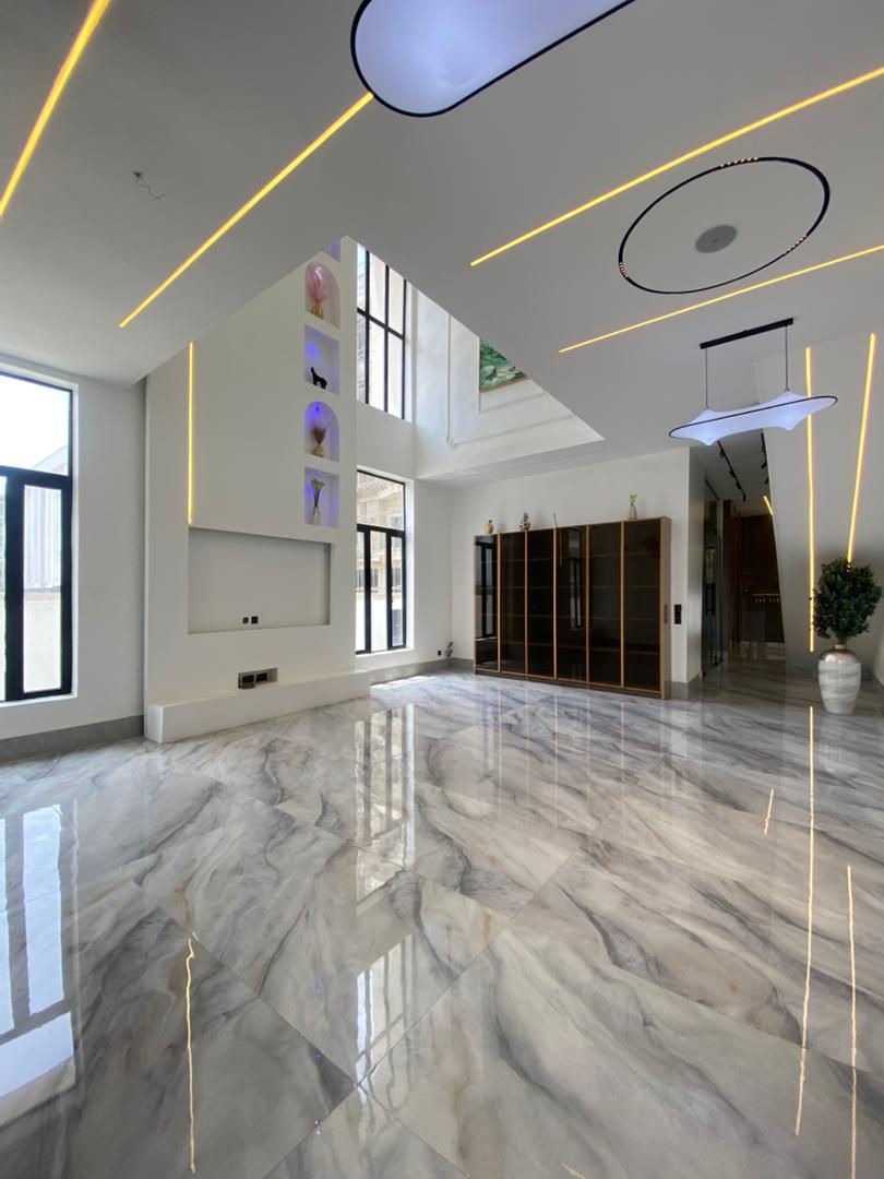 5 BEDROOM SEMI DETACHED DUPLEX WITH BQ AND POOL