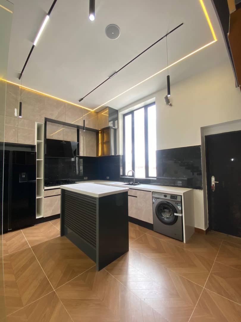 5 BEDROOM SEMI DETACHED DUPLEX WITH BQ AND POOL