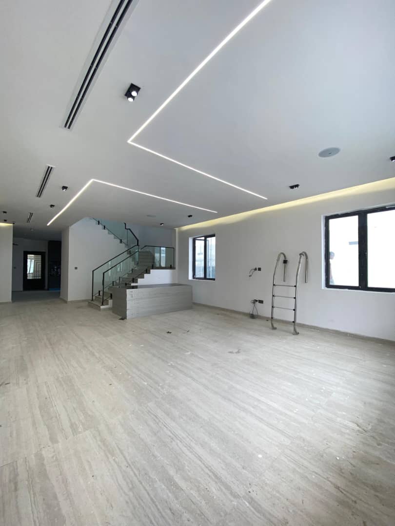 4 BEDROOM FULLY DETACHED DUPLEX WITH BQ AND POOL