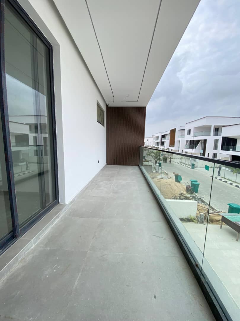 4 BEDROOM FULLY DETACHED DUPLEX WITH BQ AND POOL
