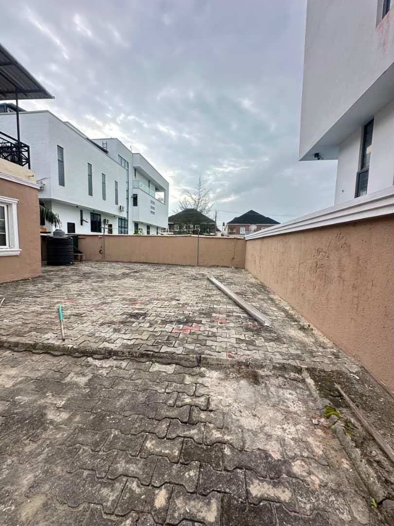 4 BEDROOM SEMI-DETACHED DUPLEX WITH BQ