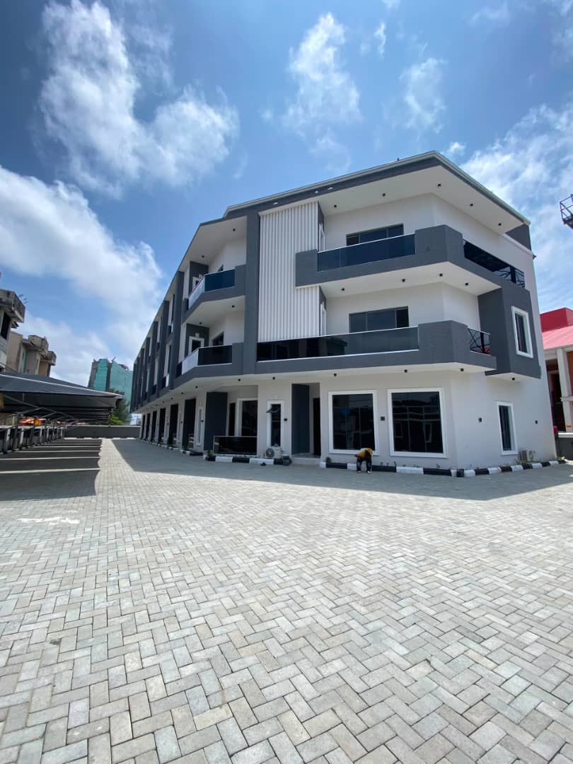 4 BEDROOM TERRACED DUPLEX WITH BQ AND POOL