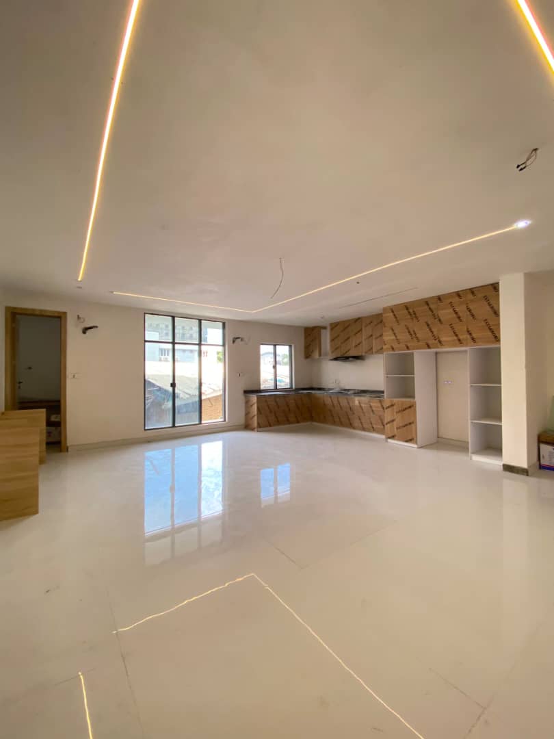 2 BEDROOM APARTMENT WITH ELEVATOR AND GYM