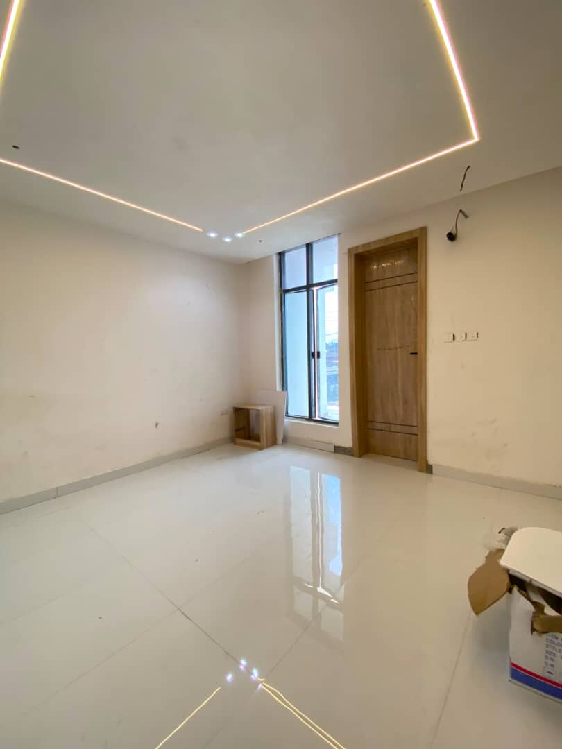 2 BEDROOM APARTMENT WITH ELEVATOR AND GYM