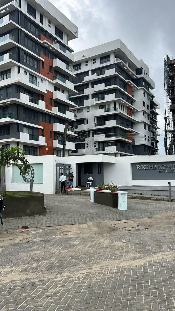 3 Bedroom Penthouse Flat With A Room BQ