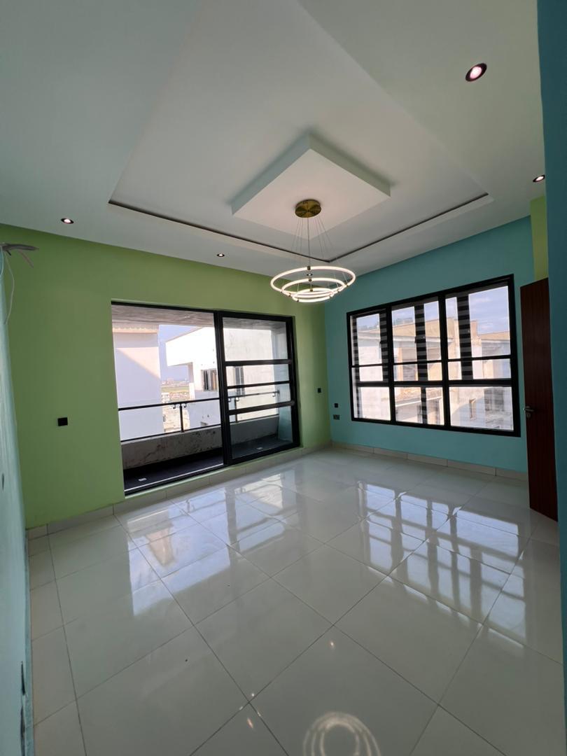 3 Bedroom Penthouse Flat With A Room BQ