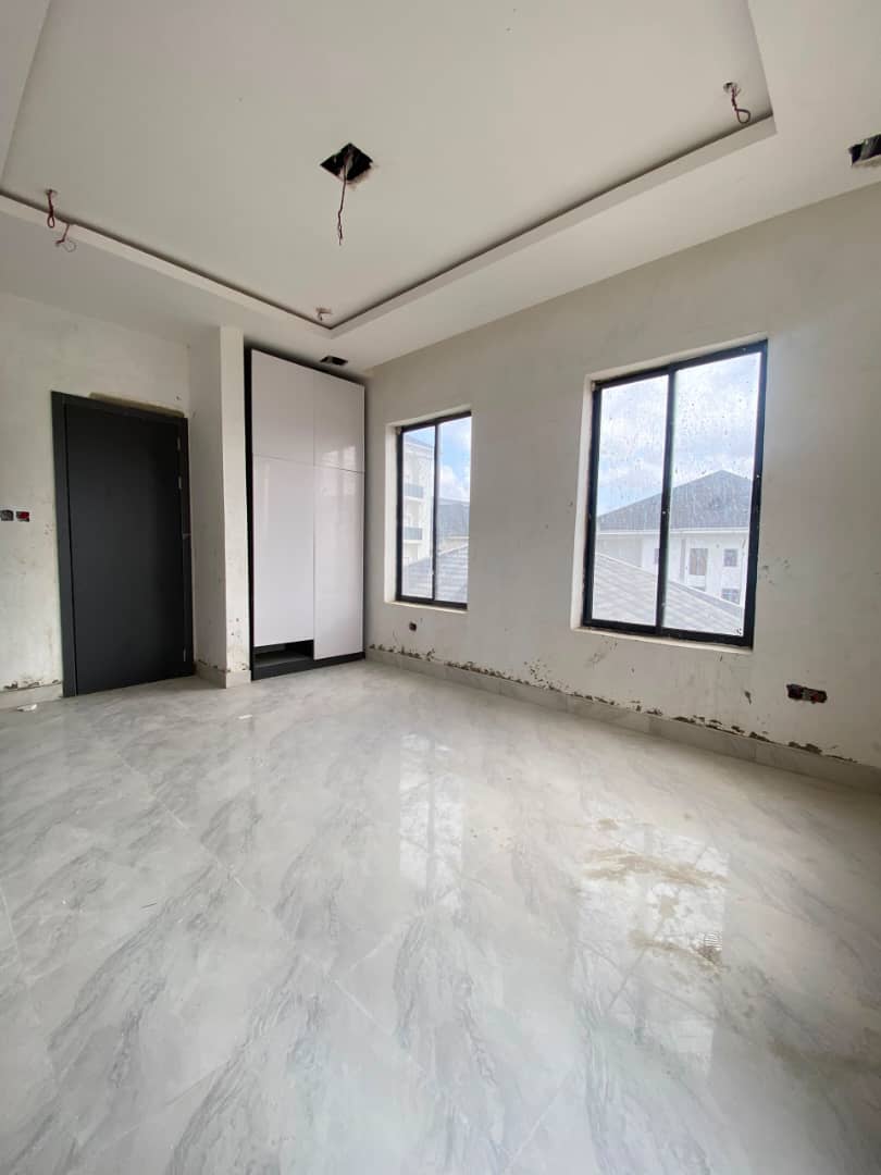 2 And 3 BEDROOM APARTMENT WITH SWIMMING POOL- ONIRU