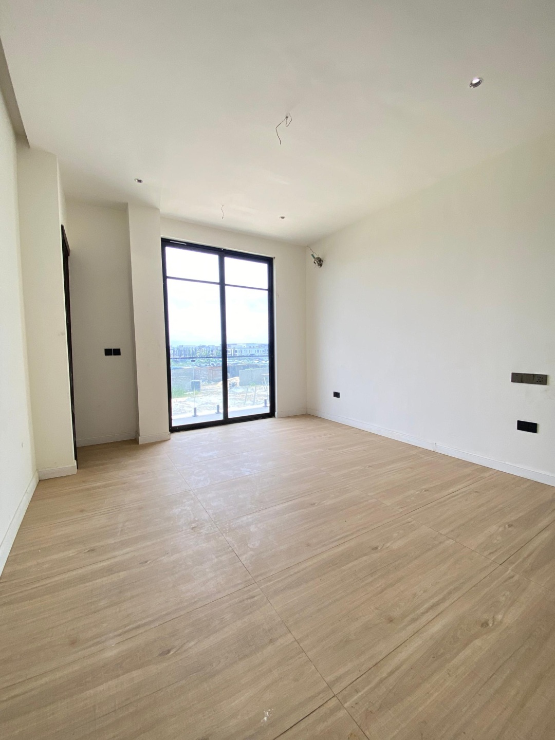 2,3,4 BEDROOM FLAT AND MAISONETTE-IKATE LEKKI