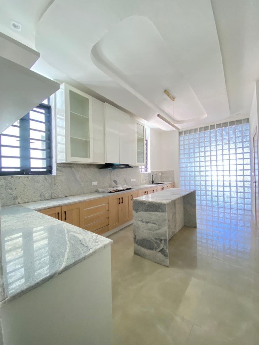 5 BEDROOM FULLY DETACHED DUPLEX WITH BQ- LEKKI