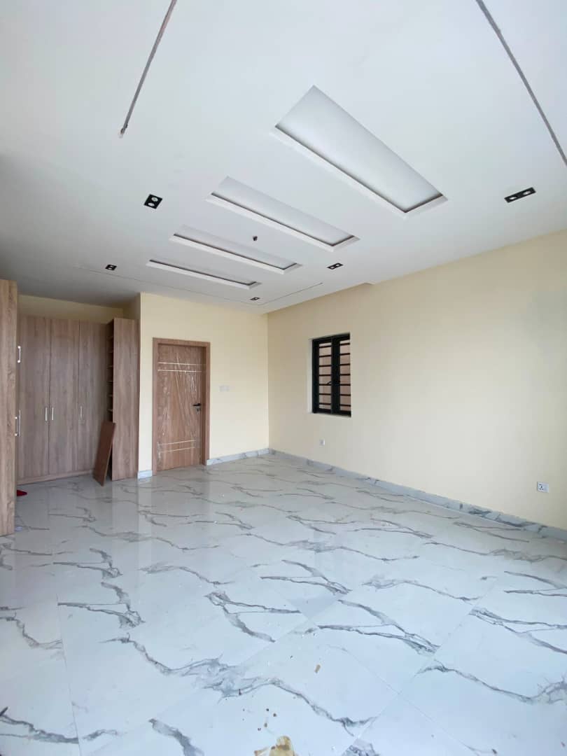 5 BEDROOM FULLY DETACHED DUPLEX WITH BQ