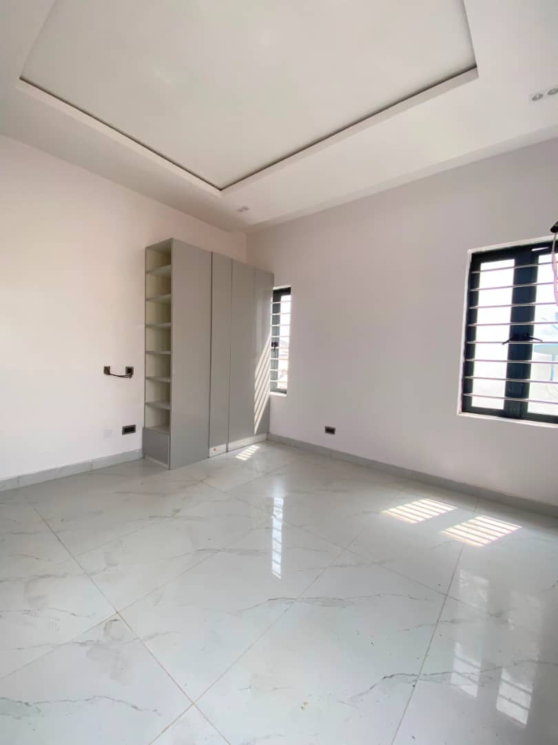 5 BEDROOM FULLY DETACHED DUPLEX WITH BQ AND SWIMMING POOL