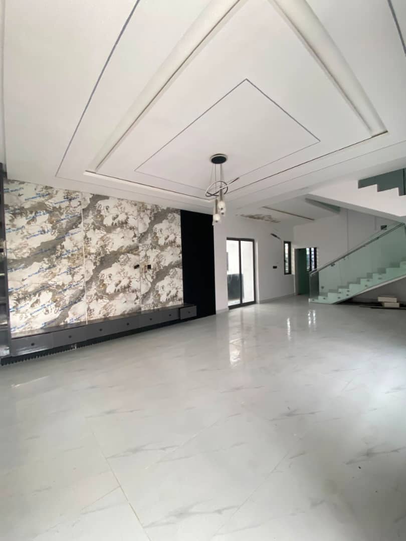 5 BEDROOM FULLY DETACHED DUPLEX WITH BQ AND SWIMMING POOL