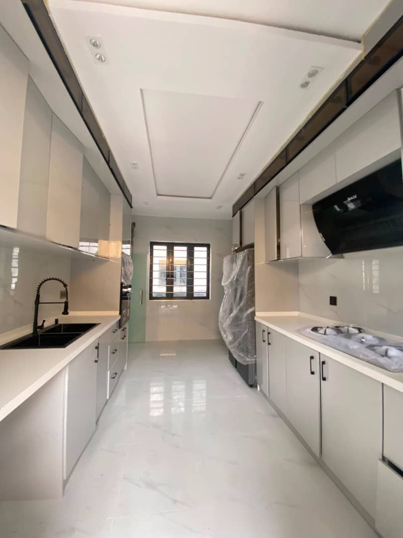 5 BEDROOM FULLY DETACHED DUPLEX WITH BQ AND SWIMMING POOL