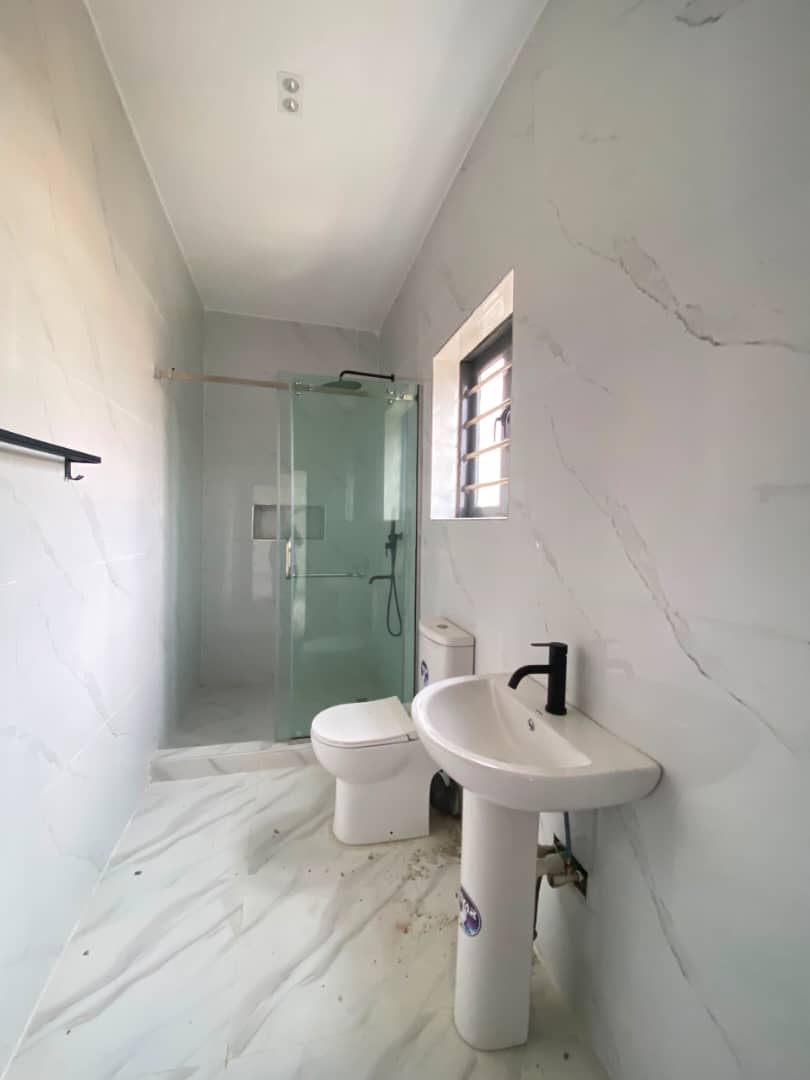 5 BEDROOM FULLY DETACHED DUPLEX WITH BQ AND SWIMMING POOL