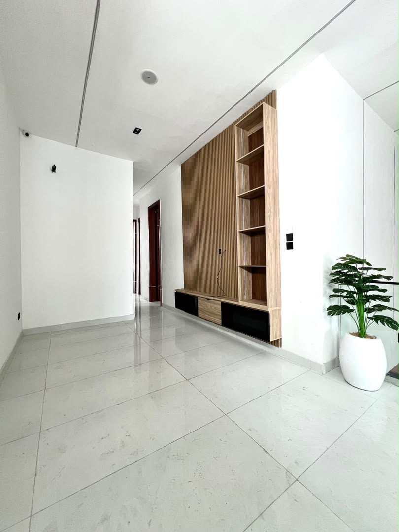 5 BEDROOM DETACHED DUPLEX AND POOL