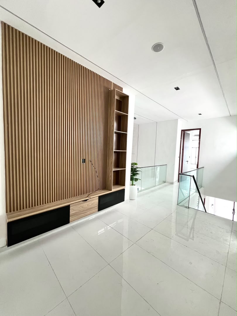 5 BEDROOM DETACHED DUPLEX AND POOL