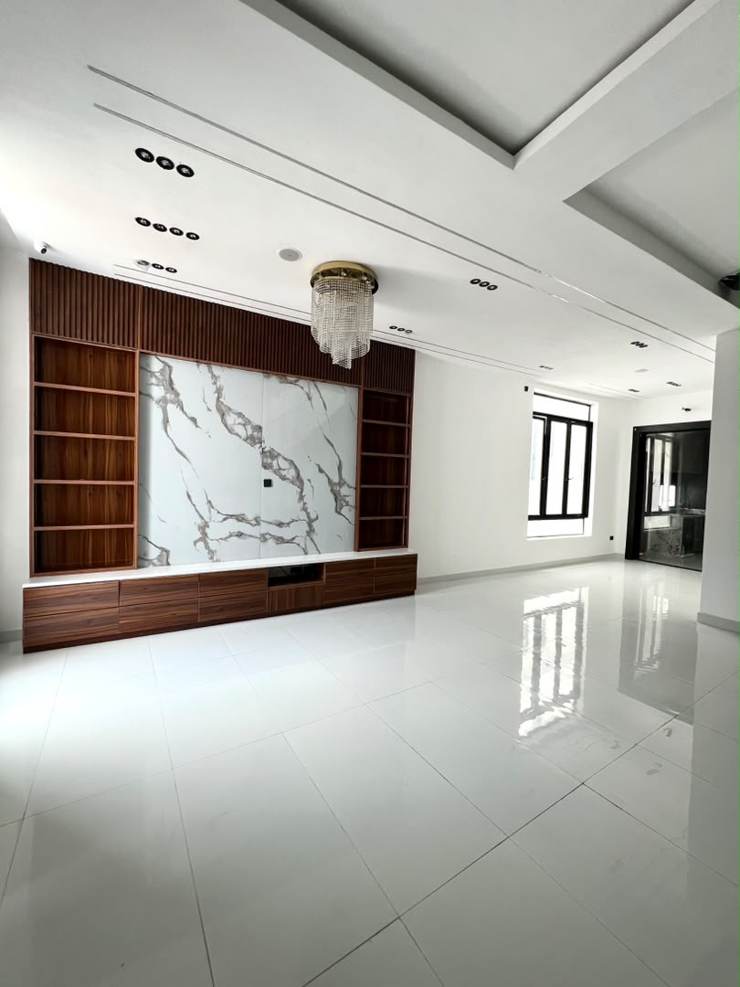 4 BEDROOM DETACHED DUPLEX WITH BQ