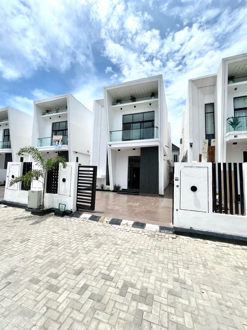 4 BEDROOM DETACHED DUPLEX WITH BQ