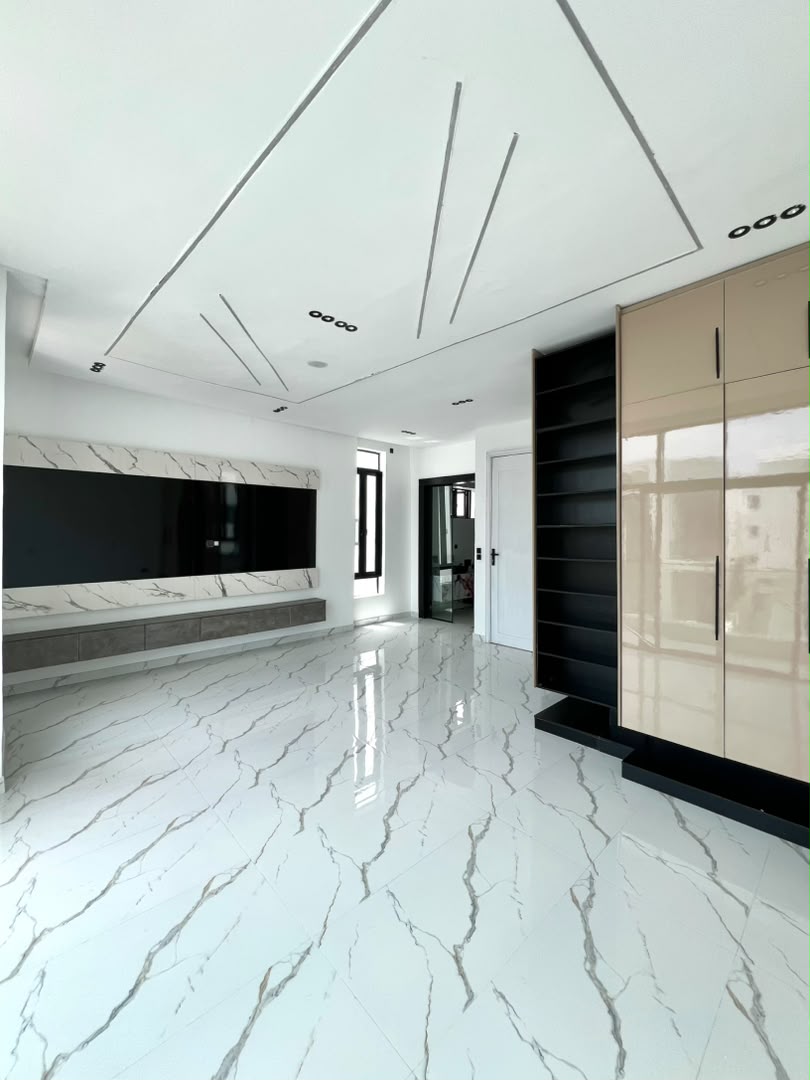 4 BEDROOM DETACHED DUPLEX WITH BQ