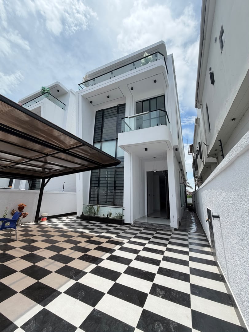 5 BEDROOM FULLY DETACHED DUPLEX WITH BQ AND SWIMMING POOL