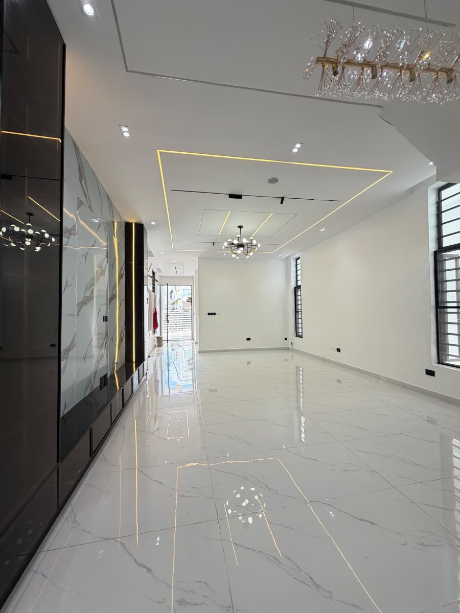 5 BEDROOM FULLY DETACHED DUPLEX WITH BQ AND SWIMMING POOL