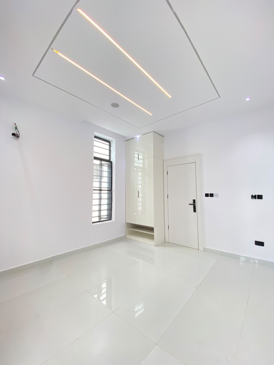 5 BEDROOM FULLY DETACHED DUPLEX WITH BQ AND SWIMMING POOL